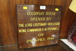 A VINTAGE WOODEN COMMEMORATIVE SIGN FOR COLONSAY HOUSE CIRCA 1986