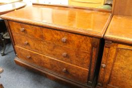 A VICTORIAN WALNUT FOUR DRAWER CHEST OF DRAWERS W 120 CM