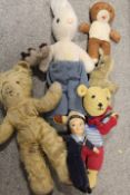 A TRAY OF ASSORTED VINTAGE SOFT TOYS, FISHER PRICE PARKING RAMP SERVICE CENTRE ETC