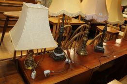 A COLLECTION OF FOUR ASSORTED TABLE LAMPS AND SHADES