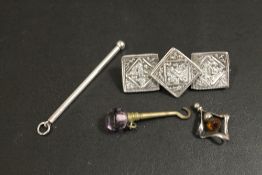 A SELECTION OF COLLECTABLES TO INCLUDE CHARLES HORNER SILVER HAT PIN TOP, SILVER COINS BROOCH,