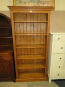 A MODERN OPEN HONEY PINE FLOOR STANDING BOOKCASE H 183 CM