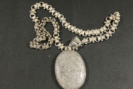 ANTIQUE LOCKET AND COLLARETTE CHAIN