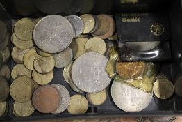 A SMALL TIN OF COLLECTABLE COINAGE