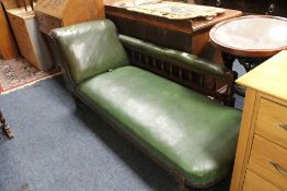 AN EDWARDIAN MAHOGANY CHAISE LONGUE