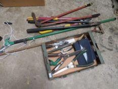 A SELECTION OF VARIOUS GARDEN TOOLS