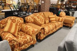 A MODERN THREE SEATER SETTEE AND TWO ARMCHAIRS WITH LOOSE CUSHIONS