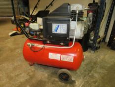 A 240v AIR COMPRESSOR WITH 25L TANK