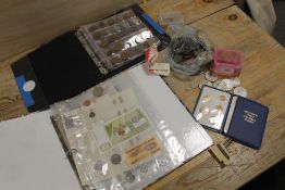 A SMALL QUANTITY OF VINTAGE COINAGE