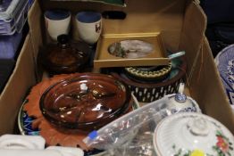A TRAY OF ASSORTED CERAMICS ETC