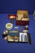 TRAY OF CURIOS TO INCLUDE TABLE LIGHTERS, TRAVEL ALARM CLOCK AND A SELECTION OF OLD KEYS AND HIP