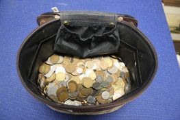 VANITY CASE OF ENGLISH AND FOREIGN COINAGE