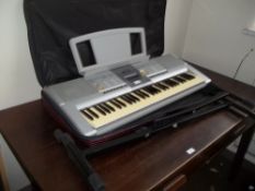 A YAMAHA KEYBOARD / ORGAN & STAND