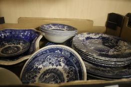 A TRAY OF BLUE AND WHITE CHINA TO INCLUDE SWAN, CHURCHILL ETC