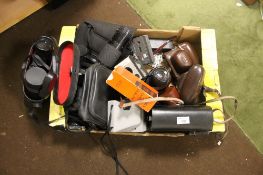 A TRAY OF PHOTOGRAPH EQUIPMENT TO INCLUDE BOX CAMERA , CASINA CAMERA, A VOIGTLANDER CAMERA, ZOOM