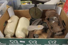 A TRAY OF ODDMENTS TO INCLUDE VINTAG WEIGHING SCALES, HURRICANE LAMP, CERAMIC HOT WATER BOTTLES