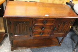 A REPRODUCTION OAK LINENFOLD CABINET W 91 CM