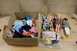A BOX CONTAINING VINTAGE CINDY DOLLS TOGETHER WITH VARIOUS OUTFITS ETC