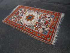 A LARGE 20TH CENTURY WOOLLEN RUG APPROX 190 X 115 CM