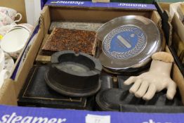 A TRAY OF VARIOUS COLLECTABLES