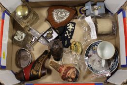 A SMALL TRAY OF COLLECTABLES