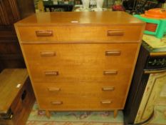 A RETRO 'WILLIAM LAWRENCE OF NOTTINGHAM' TEAK FIVE DRAWER CHEST OF DRAWERS W-76 CM