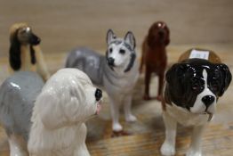 FIVE BESWICK DOG FIGURES TO INCLUDE A RED SETTER