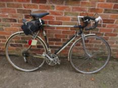 A VINTAGE JACK HATELEY 10 SPEED RACING/TOURING BIKE
