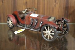 A VINTAGE TIN PLATE CAR MARKED TO BASE ME395