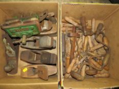 TWO TRAYS OF CARPENTERS TOOLS PLUS A SELECTION OF VINTAGE RAZORS ETC