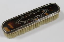 AN ANTIQUE SILVER PIQUE CLOTHES BRUSH