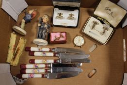A SMALL TRAY OF ASSORTED COLLECTABLES TO INCLUDE A SEKONDA WRISTWATCH, CUFFLINKS ETC