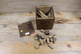 A VINTAGE BOX CONTAINING DUBLO BUILDING BLOCKS