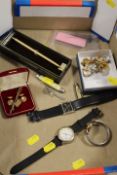 A SMALL TRAY OF COLLECTIBLES TO INCLUDE GOLD PLATED PAPERMATE PEN,WATCHES, PENKNIFE ETC