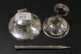 TWO SMALL HALLMARKED SILVER CAPSTAN INKWELLS - ONE A/F, TOGETHER WITH A STERLING SILVER PROPELLING