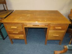 A VINTAGE OAK TWIN PEDESTAL OFFICE DESK W-152 CM