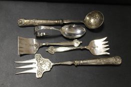 A HALLMARKED SILVER NOVELTY SHOVEL, A SILVER HALLMARKED HANDLED STRAINER SPOON ETC