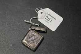 A SMALL HALLMARKED SILVER VESTA CASE
