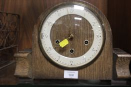 A VINTAGE OAK MANTEL CLOCK