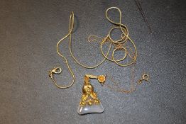 A MOONSTONE STYLE PENDANT STAMPED 585 TO LINK TOGETHER WITH A YELLOW METAL CHAIN