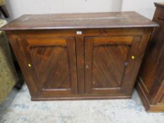 A VINTAGE PINE TWO DOOR CUPBOARD W-125 CM