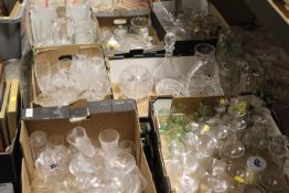 A LARGE QUANTITY OF GLASSWARE TO INCLUDE DECANTER, VASES ETC