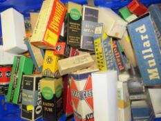 A TRAY OF VARIOUS BOXED RADIO VALVES