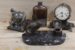A TRAY OF COLLECTABLES TO INCLUDE A GOLDFISH TYPE DESK STAND, ETC