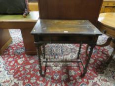 A VINTAGE OAK BARLEYTWIST DESK WITH HINGED TOP W-77 CM