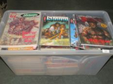 A LARGE BOX CONTAINING BOTH HARDBACK / PAPERBACK BOOKS AND COMICS TO INCLUDE SLAINE AND JUDGE DREDD