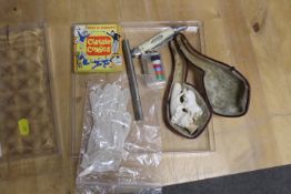 A TRAY OF COLLECTABLES TO INCLUDE POCKET KNIFE, PART MEERSCHAUM PIPE ETC