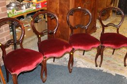 A SET OF FOUR ANTIQUE MAHOGANY DINING CHAIRS
