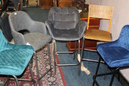 FIVE MODERN ASSORTED BAR/KITCHEN STOOLS