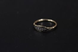 A 18CT DIAMOND SET DRESS RING APPROX 2.1G